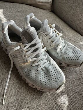 On Cloud Lightweight Running Shoes in Light Gray